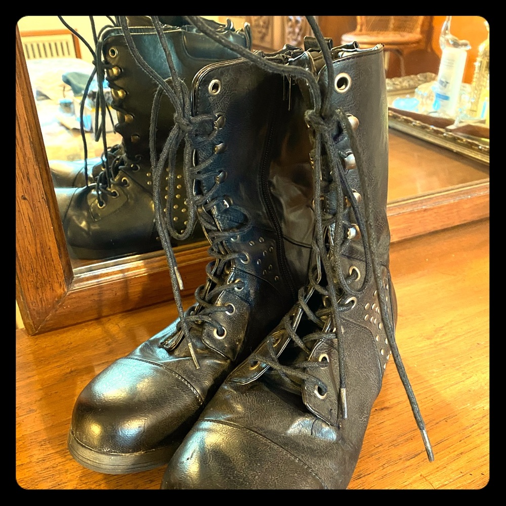 Combat boots